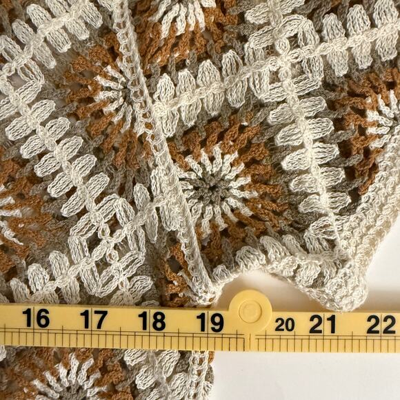 Morse Code Crochet Button Shirt L Boho Granny Square Retro 70s Cream Brown Beach - Picture 8 of 9